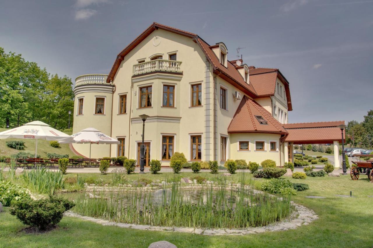 Zajazd Zlota Iglica Pogrzebien Exterior foto